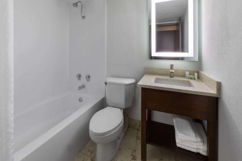 Quality Inn Troy - image 6