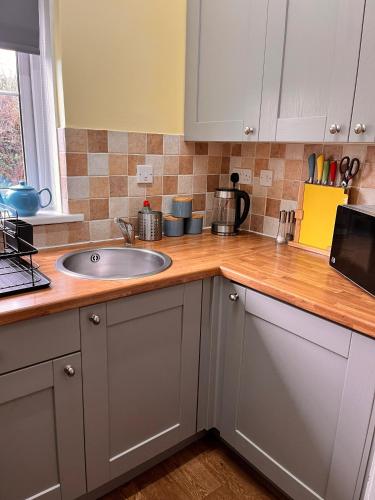 virtuve, Sparrows Nest Holiday Cottage in Amroth