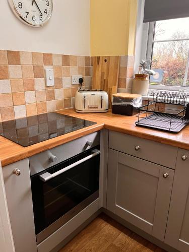 virtuve, Sparrows Nest Holiday Cottage in Amroth