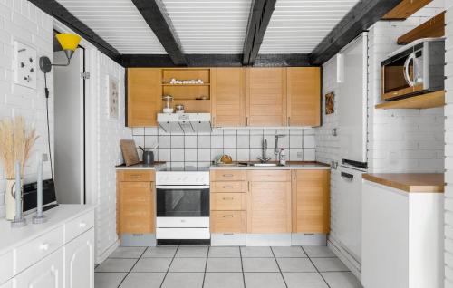 廚房, Stunning Home In Fårevejle With Kitchen (Stunning Home In Farevejle With Kitchen) in 福勒維伊勒基克比