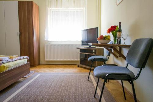 Hostel Kumrovec - Bed & Breakfast