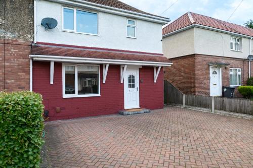 Stylish 3 Bed House Near Hospital, Racecourse, Free Parking in อินเทก