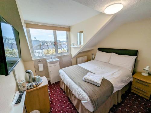 The George Guest House 5