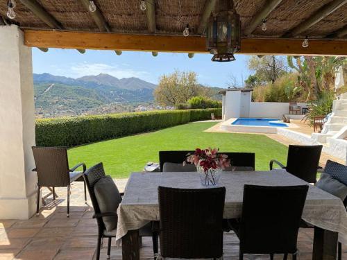 Charming Spanish Finca in beautiful nature - Tap to explore photos