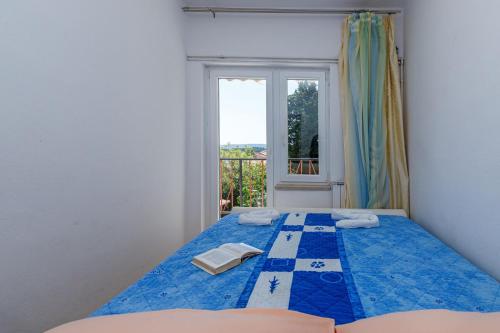 Apartment with Sea View image 8