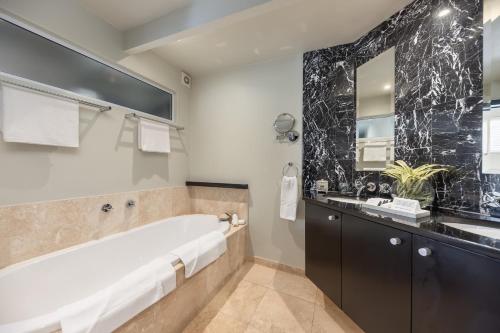 Suite with Sea View image 2