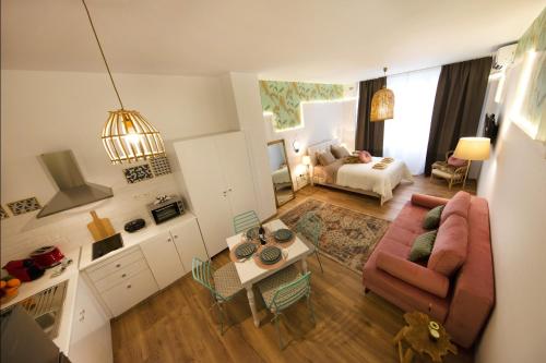 Exquisite apartment in the center of Athens - image 7