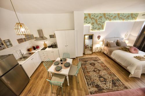 Exquisite apartment in the center of Athens - image 11