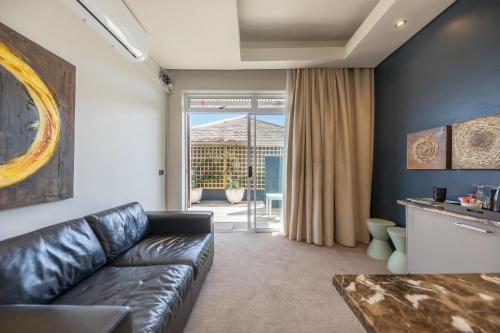 Luxury Room image 6