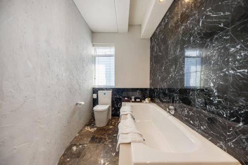 Luxury Room image 8