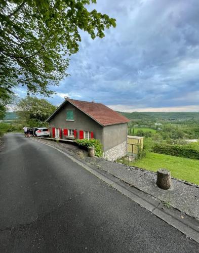Maison de famille gîte à louer Le Lardin Saint Lazare
