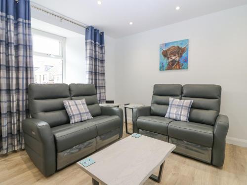 A szálláshely kívülről, 2 College Bounds in Broadsea