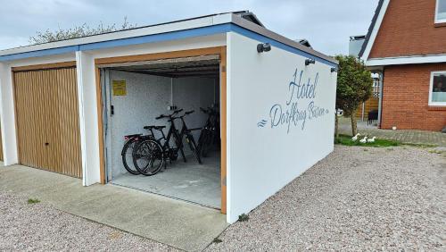 Sports and activities, Hotel Dorfkrug Busum - gunstige Altbauzimmer Am Oland in Busum