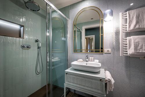 Double Room image 10