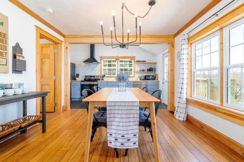 Remodeled 1920s Charmer Near ETSU JCMC & Downtown - Single Family Home in Johnson City, USA