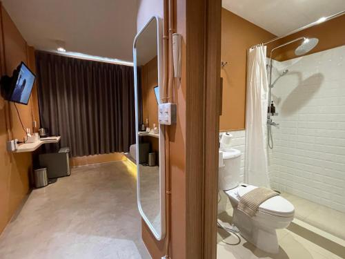 room detail thumbnail 2