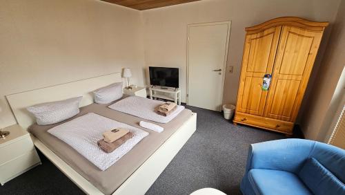 Hotel Dorfkrug Busum - gunstige Altbauzimmer Am Oland in Busum