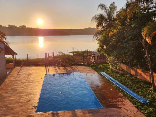 Casa na Beira Represa Furnas com Piscina Aquecida P/ Até 25 pessoas