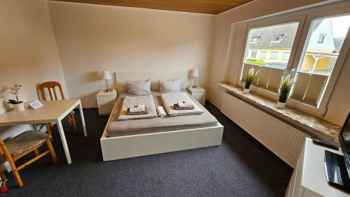 Hotel Dorfkrug Busum - gunstige Altbauzimmer Am Oland in Busum