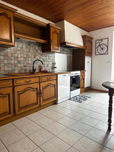 Kitchen, L’Hacienda, maison de caractere in Saint-Julien-Boutières