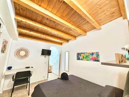 One-Bedroom Apartment image 10