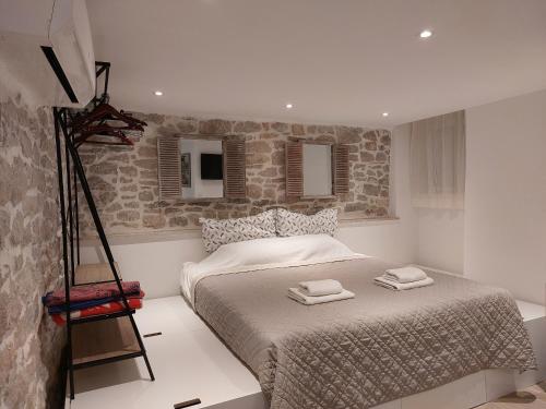 Cozy Central Split Apartment - 5 Min Walk to Old Town & Bacvice Beach, Split
