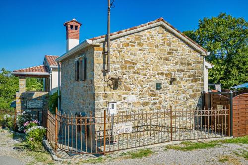 Istrian Stone House With Hot Tub - Happy Rentals