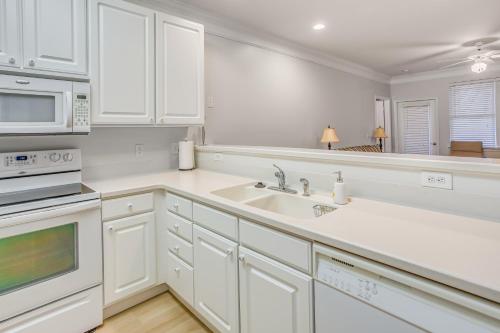 Calabash Condo Near Beaches - Great For Golfers! in Calabash, USA