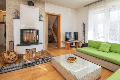 Sunny Weekend House - image 6