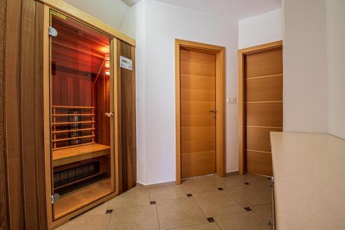 Sunny Weekend House - image 10