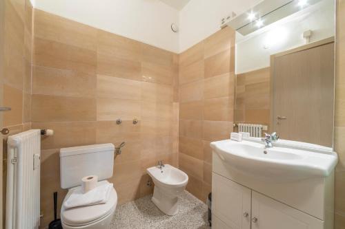 City Apartment - image 13