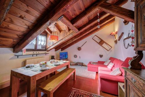  Le Meublè near the train station, close to Ski shuttle bus - Happy Rentals in Bardonecchia