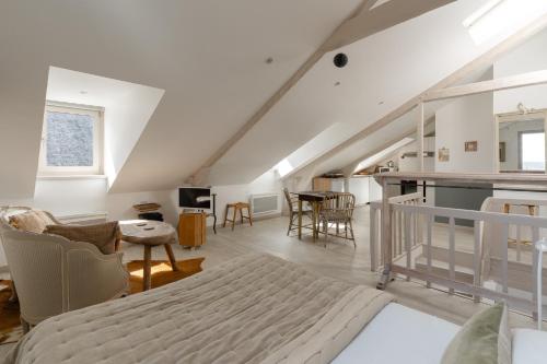 Studio Apartment - 3rd Floor image 9
