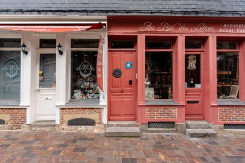 Studio Apartment - 3rd Floor image 3
