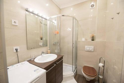 Very central modern and cozy AC apartment - image 6