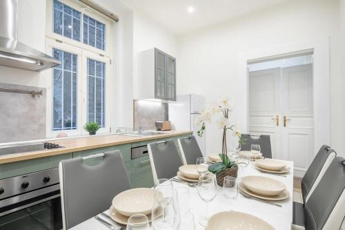 Full comfort 4 bedrooms in the heart of the city - main image