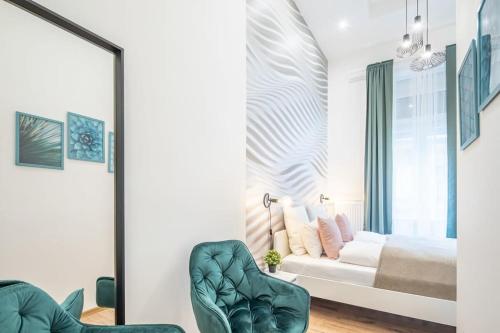 Full comfort 4 bedrooms in the heart of the city - image 14