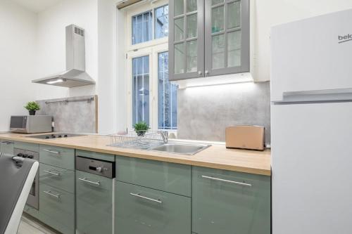 Full comfort 4 bedrooms in the heart of the city - image 9