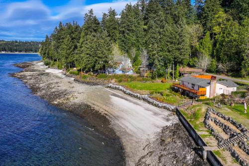 Port Orchard Waterfront Retreat Steps to Beach!