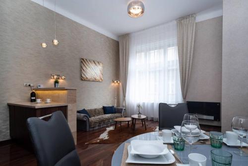 Central Luxy design apartment - image 8