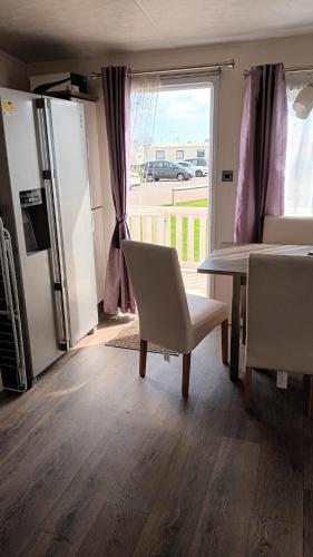 3 Bedroom caravan St osyth beach holiday park with free WiFi and parking