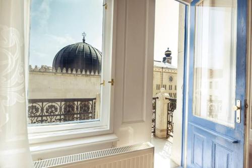 NEW A C Studio with view of the Synagogue - image 5