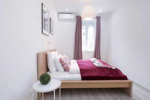 Trendy central apartment at Castle - image 3