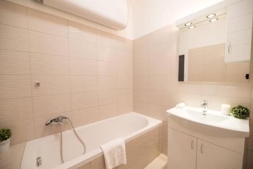 Trendy central apartment at Castle - image 8