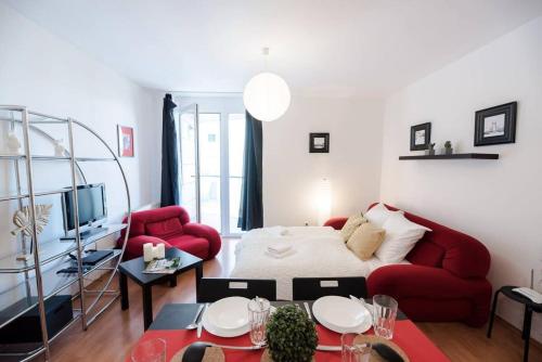 Bright and homey AC apartment near the center - image 12