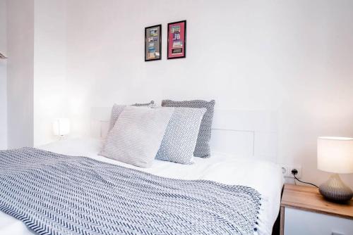 Stylish and comfy apartment for 6 guests - image 14