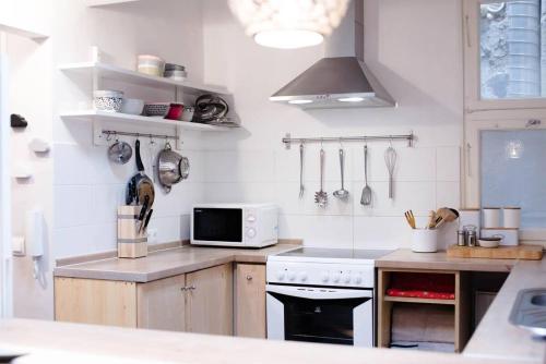 Stylish and comfy apartment for 6 guests - image 4