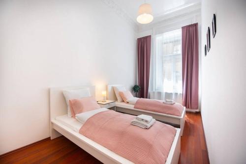 Very central convenient large AC place 4