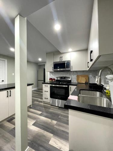 Kitchen, Niagara Falls BNB 15 mins away from Falls in Thorold (ON)