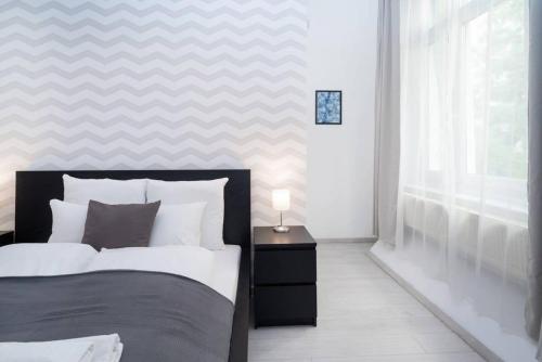 Central and New design apartment - Tap to explore photos
